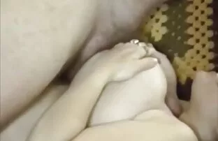 XXX Sừng lớn tits đen và trắng lesbian babes xx video xec trên đi văng dildo làm tình mỗi khác