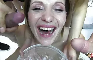 XXX Old english xxx video mỹ guy assfucks trẻ brunette